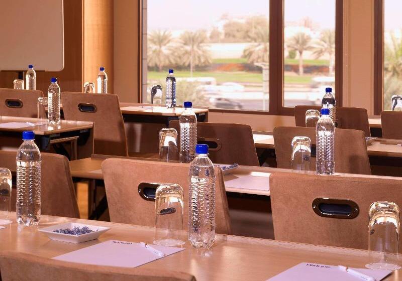 هتل Golden Tulip Muscat