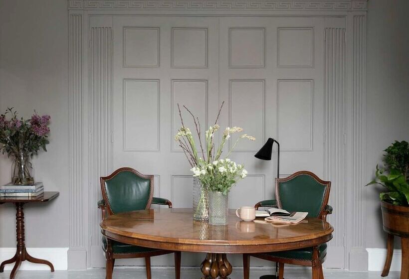 בית מלון כפרי Pembroke Hall