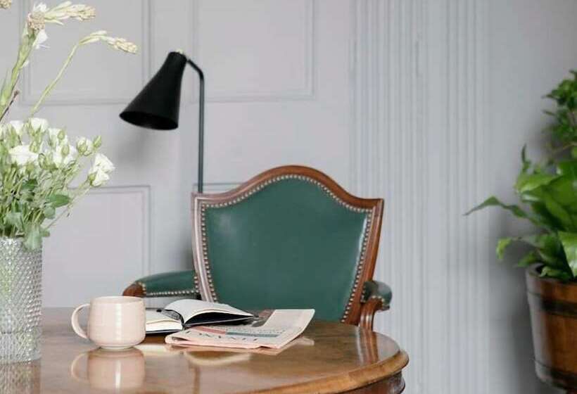 בית מלון כפרי Pembroke Hall