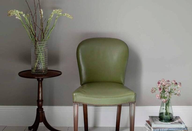 בית מלון כפרי Pembroke Hall