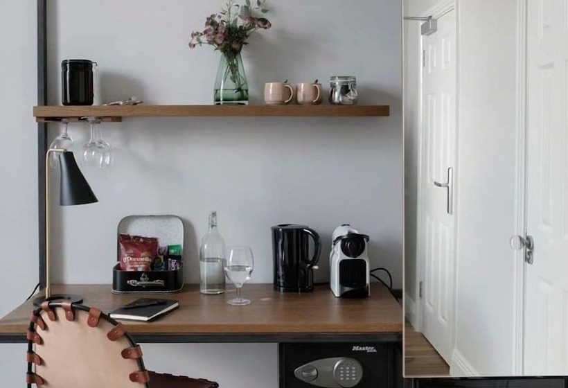 בית מלון כפרי Pembroke Hall