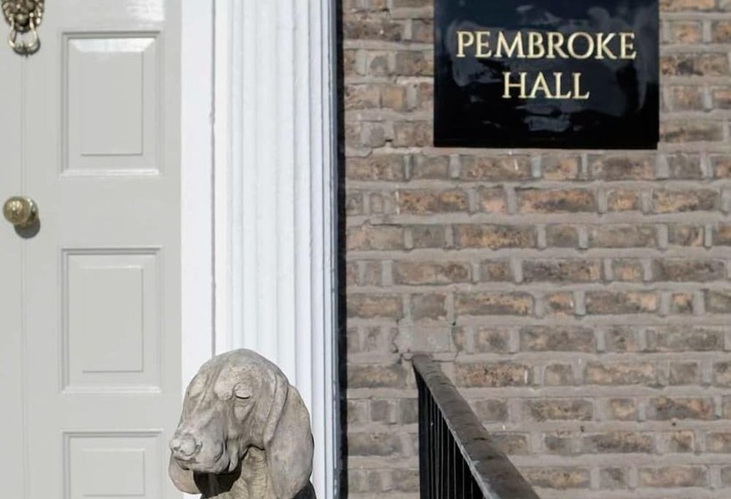 בית מלון כפרי Pembroke Hall