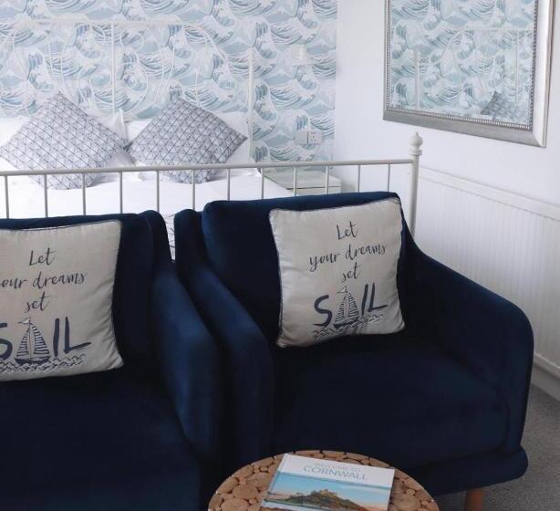 בית מלון כפרי Porth Beach