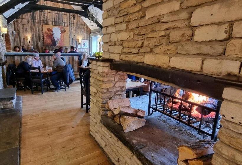 בית מלון כפרי Priory Inn