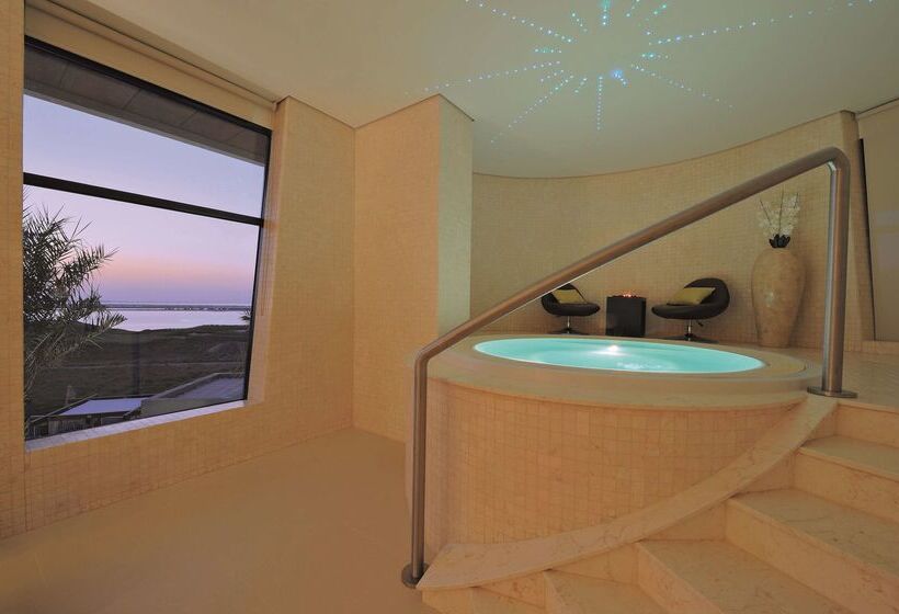Radisson Blu Hotel, Abu Dhabi Yas Island