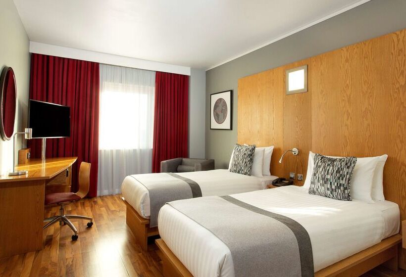 בית מלון כפרי Ramada By Wyndham Belfast