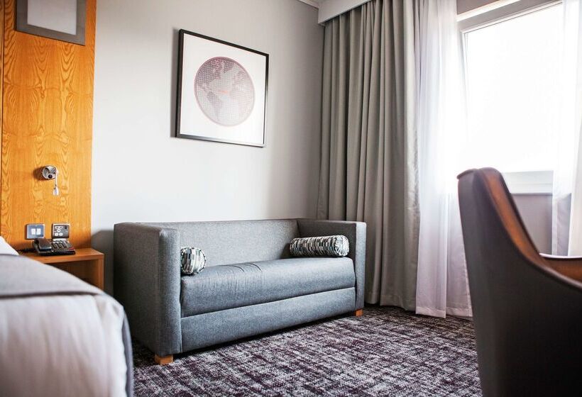 בית מלון כפרי Ramada By Wyndham Belfast