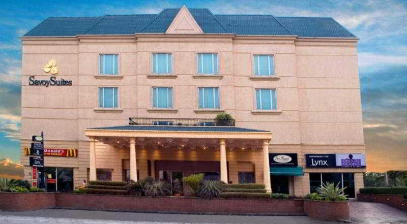 בית מלון כפרי Savoy Suites Noida