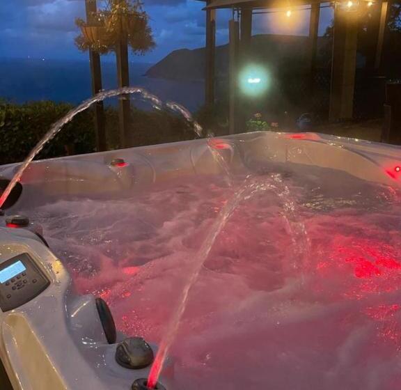 Отель Seawood House Boutique Bed And Breakfast