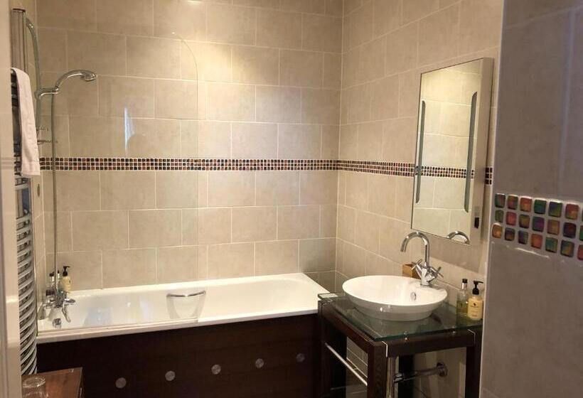 Отель Seawood House Boutique Bed And Breakfast