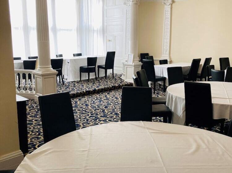 בית מלון כפרי Adamton Country House