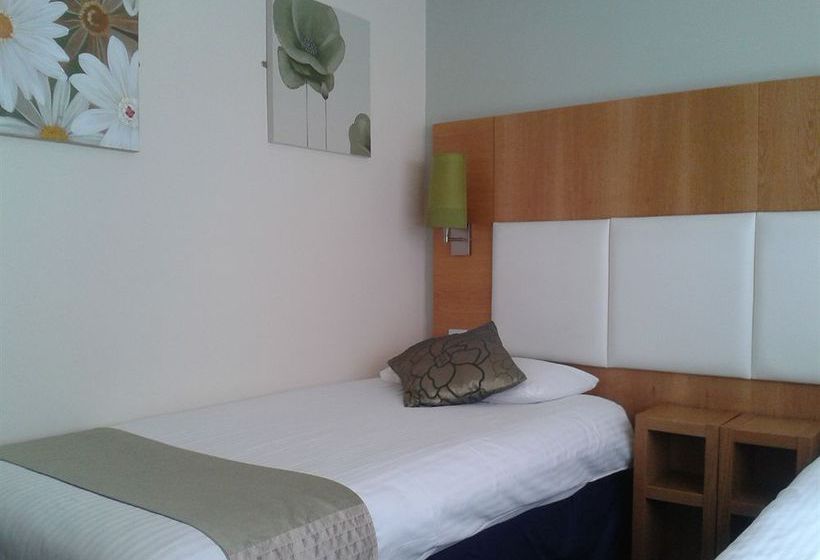 Отель The Altrincham Lodge