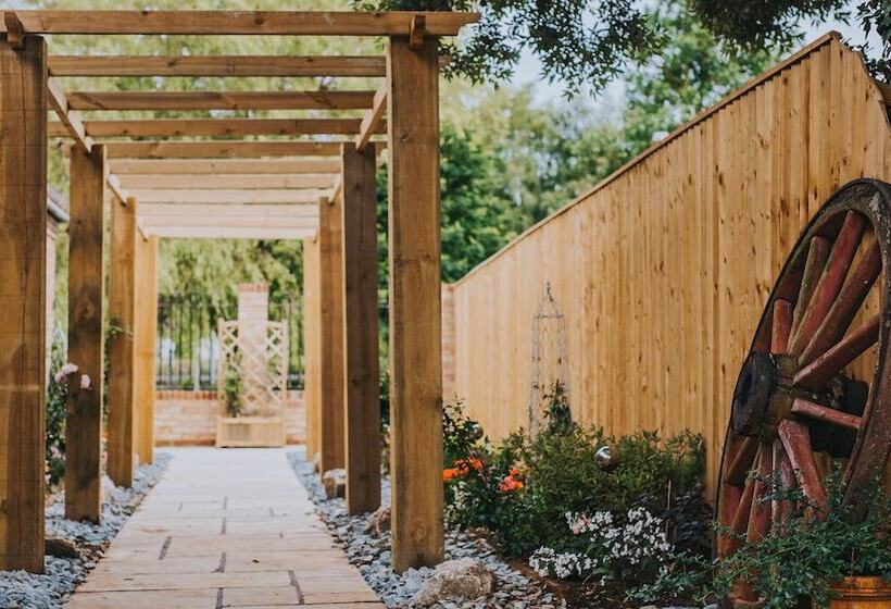 בית מלון כפרי The Ashbourne