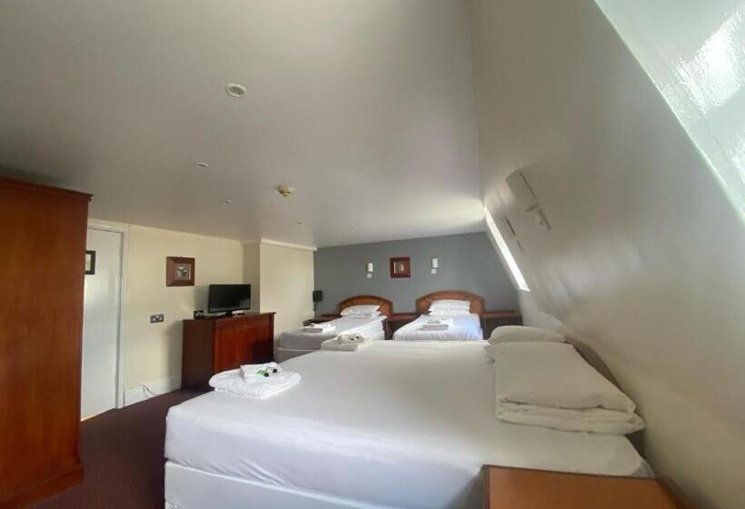 Отель The Beach