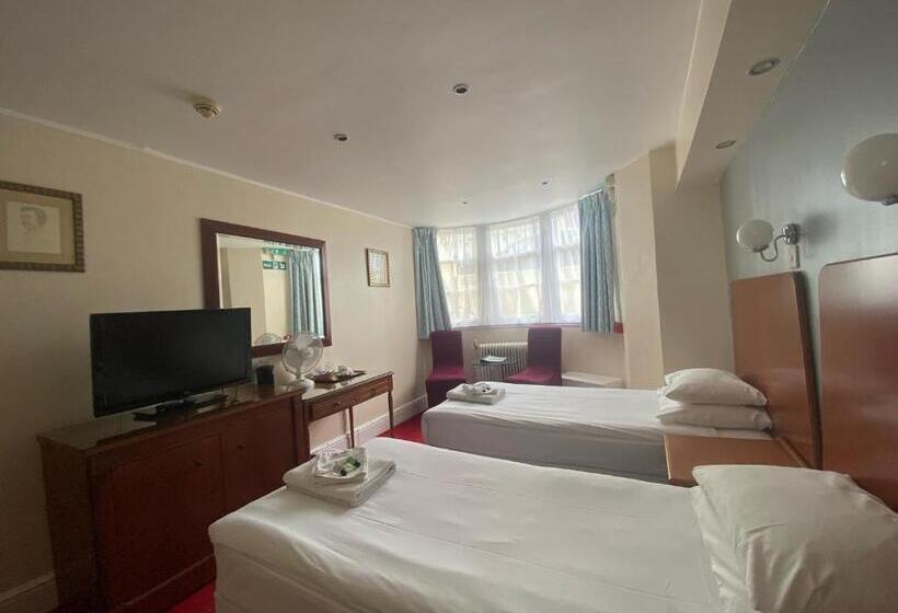 Отель The Beach