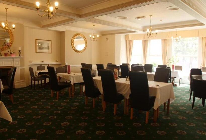 בית מלון כפרי The Broadway