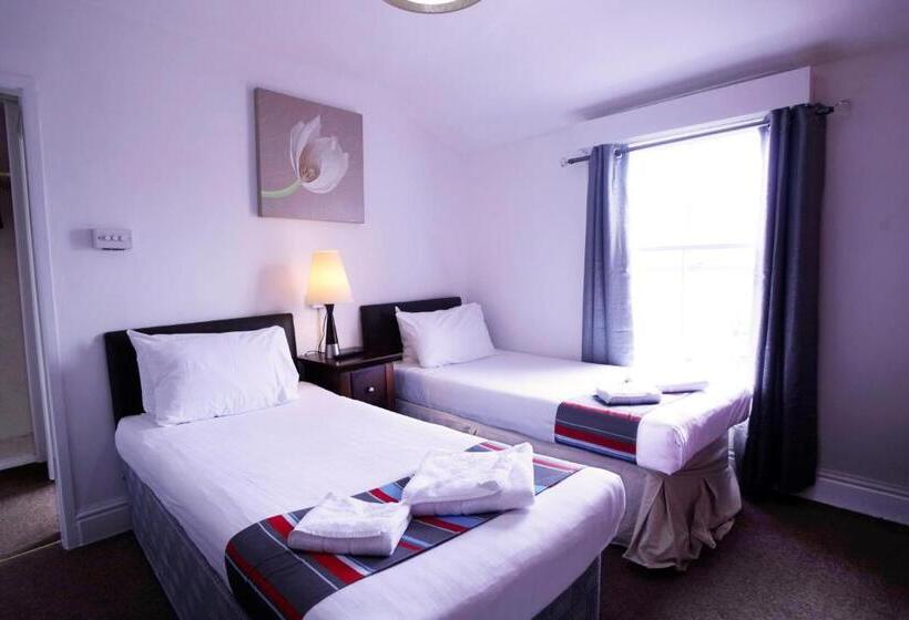 בית מלון כפרי The Broadway