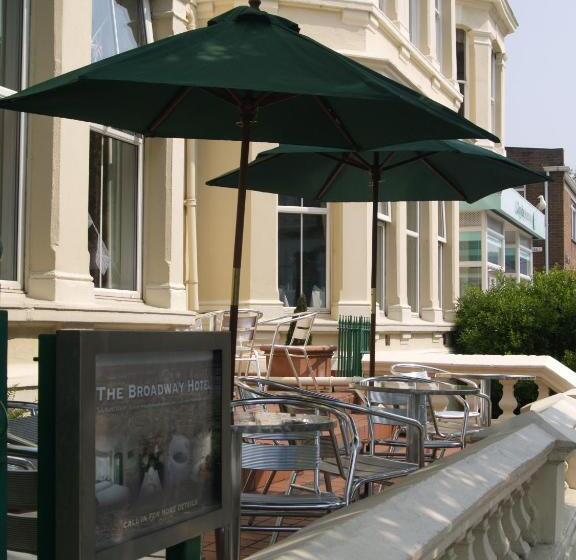 בית מלון כפרי The Broadway