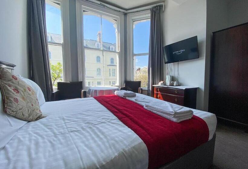 בית מלון כפרי The Broadway