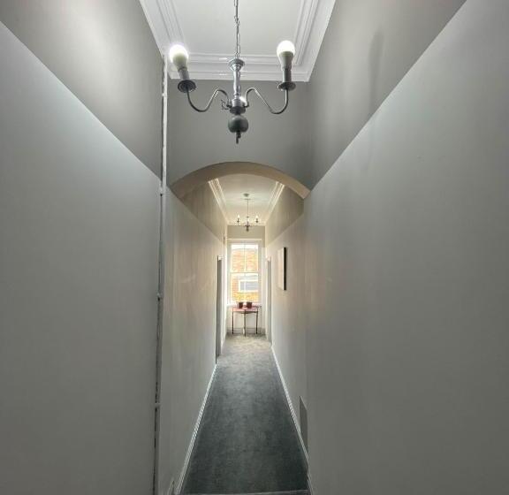 בית מלון כפרי The Broadway