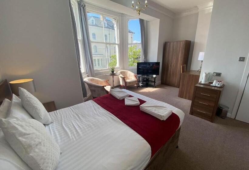 בית מלון כפרי The Broadway