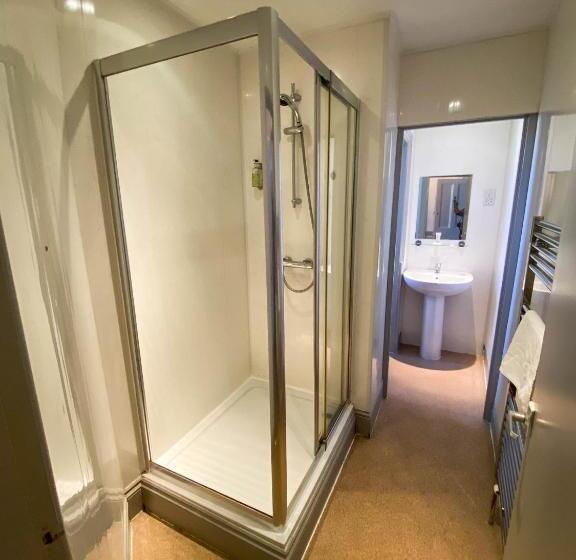 בית מלון כפרי The Broadway