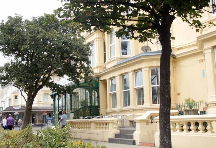 בית מלון כפרי The Broadway