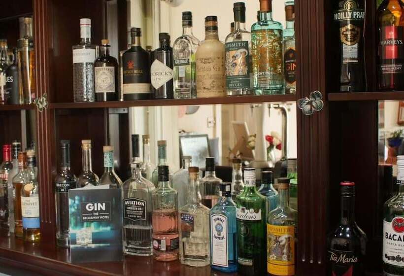 בית מלון כפרי The Broadway