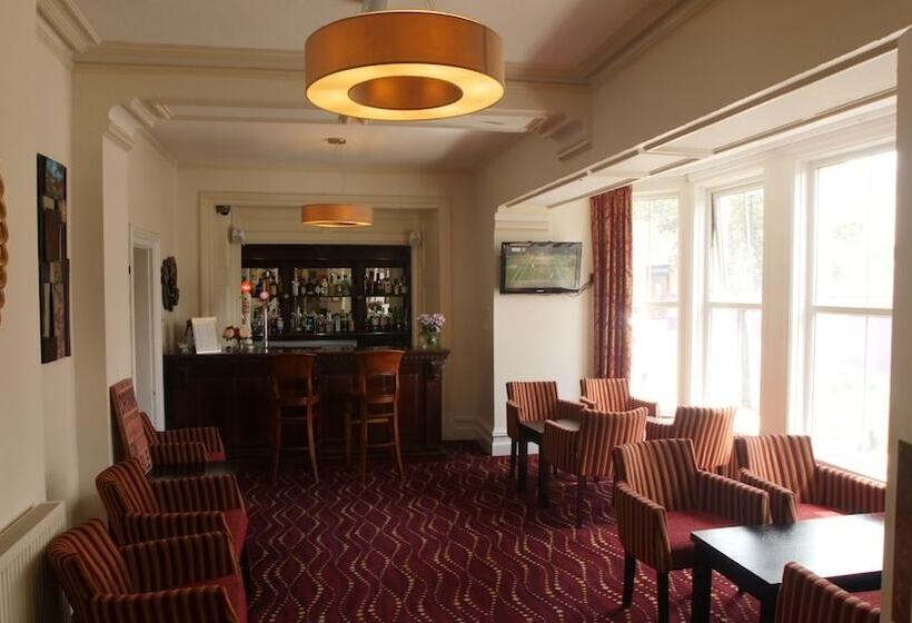 בית מלון כפרי The Broadway