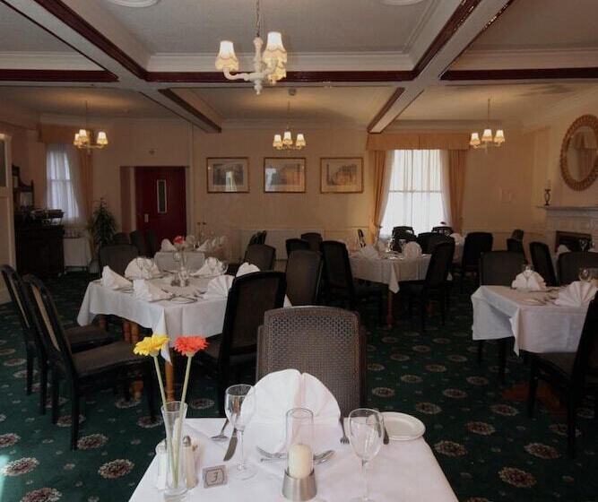 בית מלון כפרי The Broadway