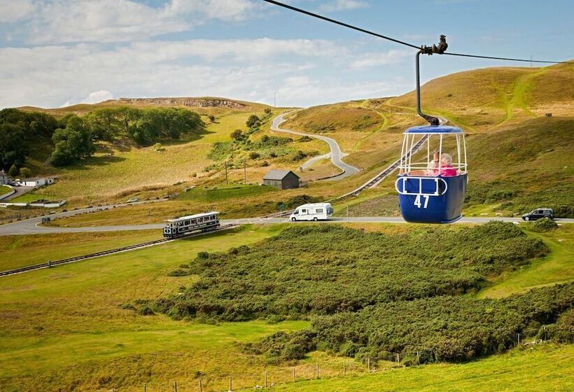 בית מלון כפרי The Broadway