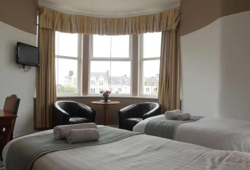 בית מלון כפרי The Broadway