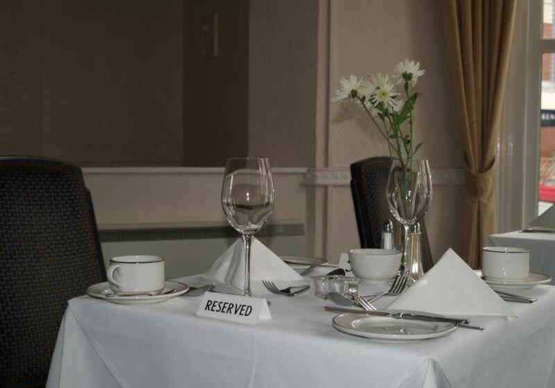 בית מלון כפרי The Broadway