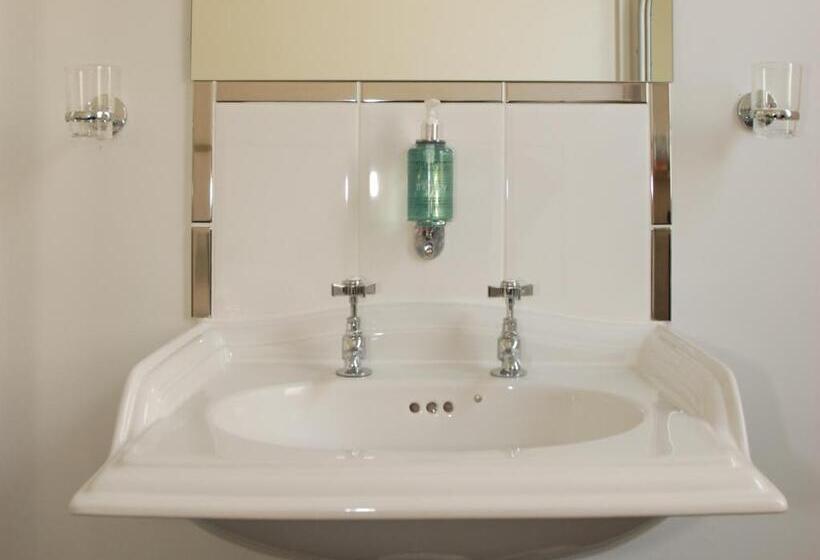 Отель The Claremont