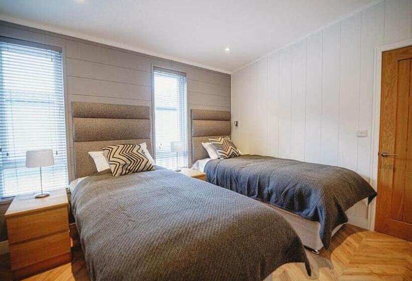 Отель The Essex Golf & Country Club