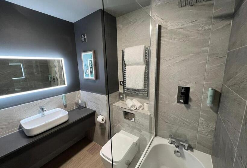 Отель The Essex Golf & Country Club