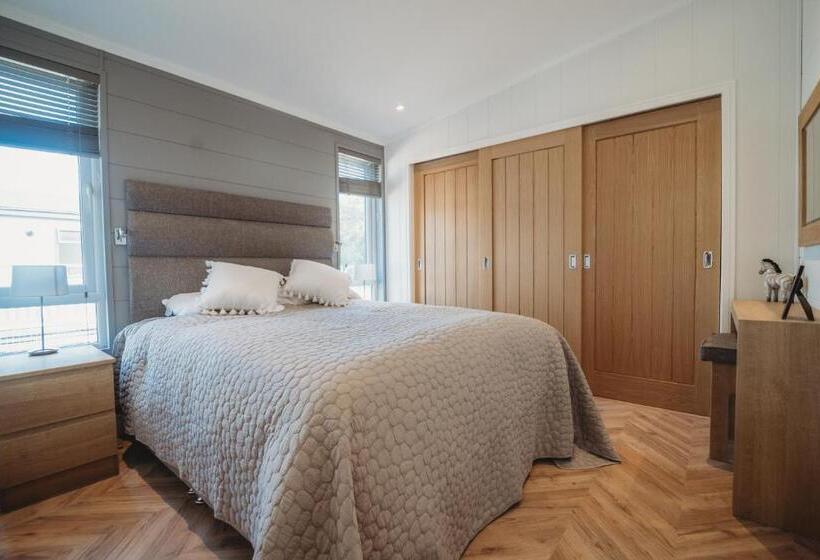 Отель The Essex Golf & Country Club