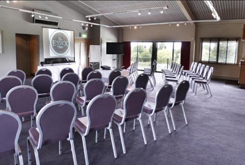 هتل The Essex Golf & Country Club