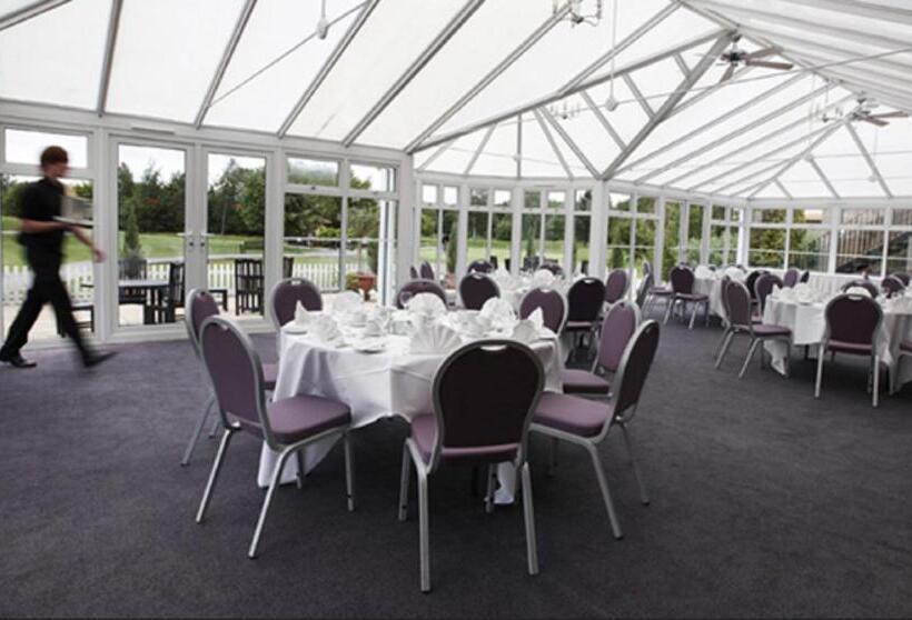 هتل The Essex Golf & Country Club