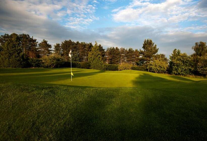 Отель The Essex Golf & Country Club