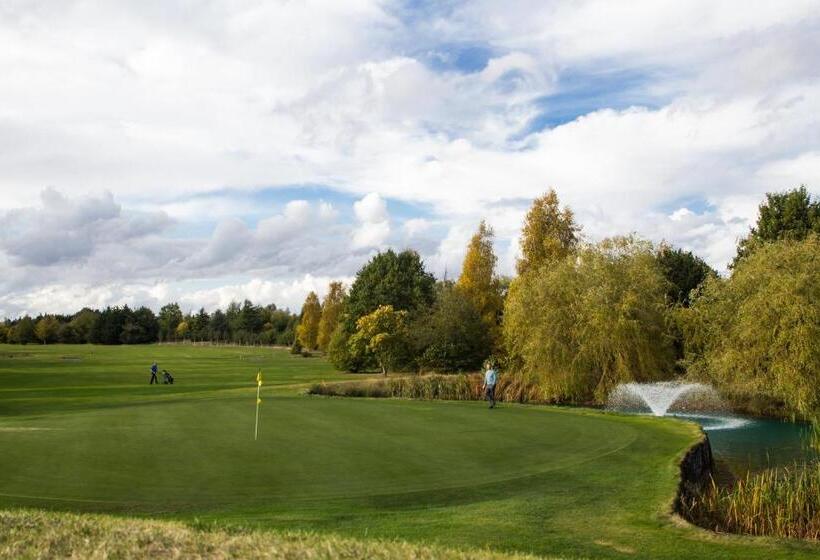 Отель The Essex Golf & Country Club