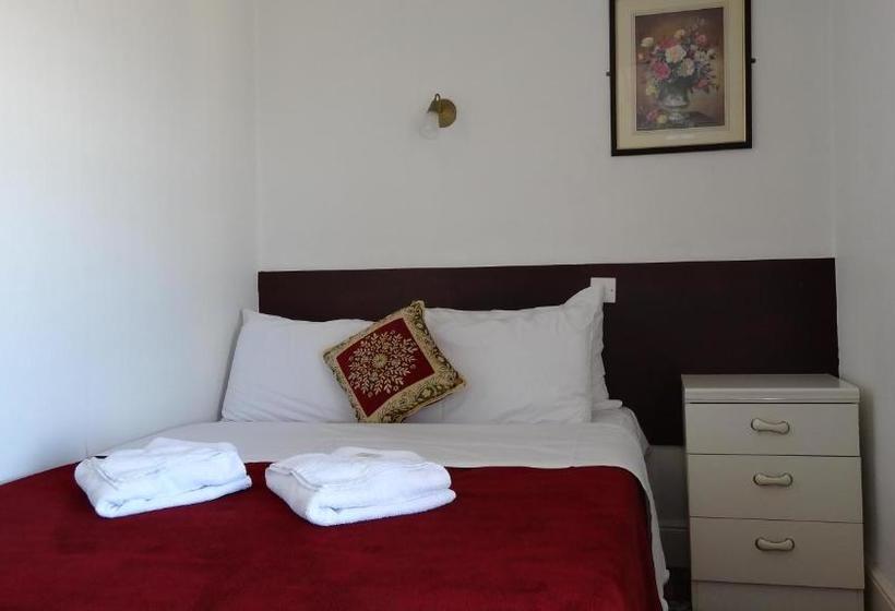 Отель The Kensington And Bar