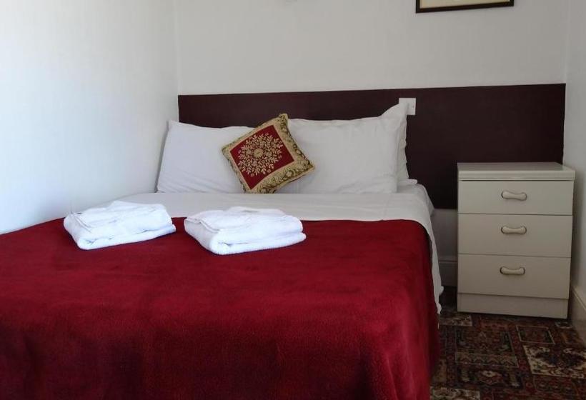 Отель The Kensington And Bar