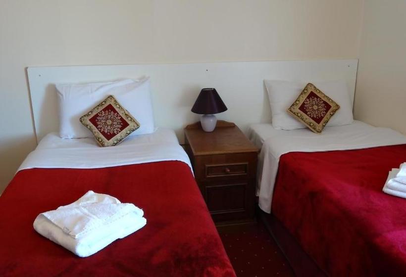 Отель The Kensington And Bar