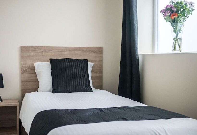 Отель The Maple