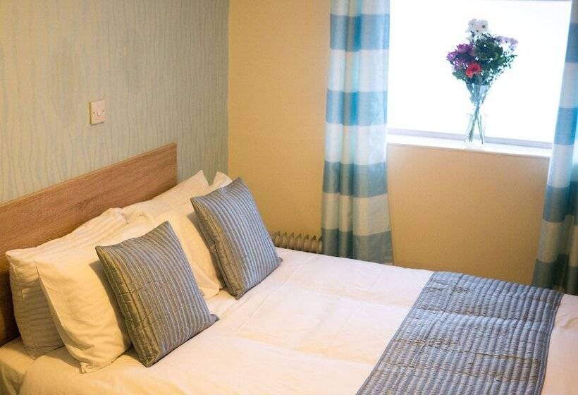 Отель The Maple