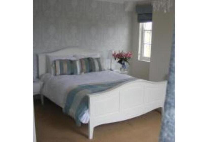 בית מלון כפרי The Old Lodge