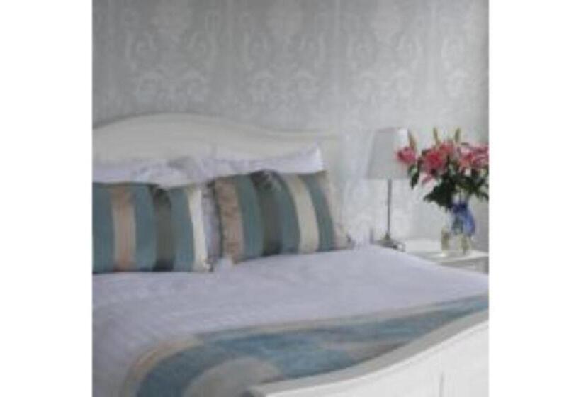 בית מלון כפרי The Old Lodge