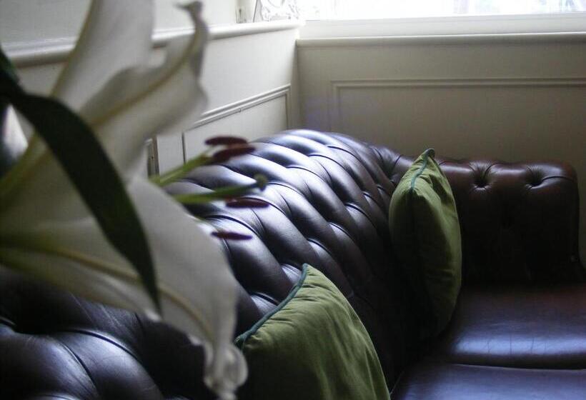 בית מלון כפרי The Old Lodge