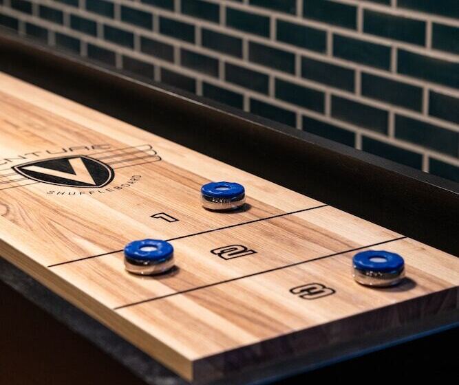 Отель The Revolution